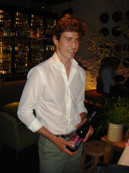 Oriol Elcacho presenta el vino traca i mocador